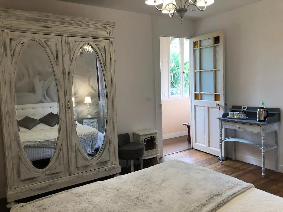 Chalet Des Palmiers Bagneres-de-Bigorre Bed & Breakfast